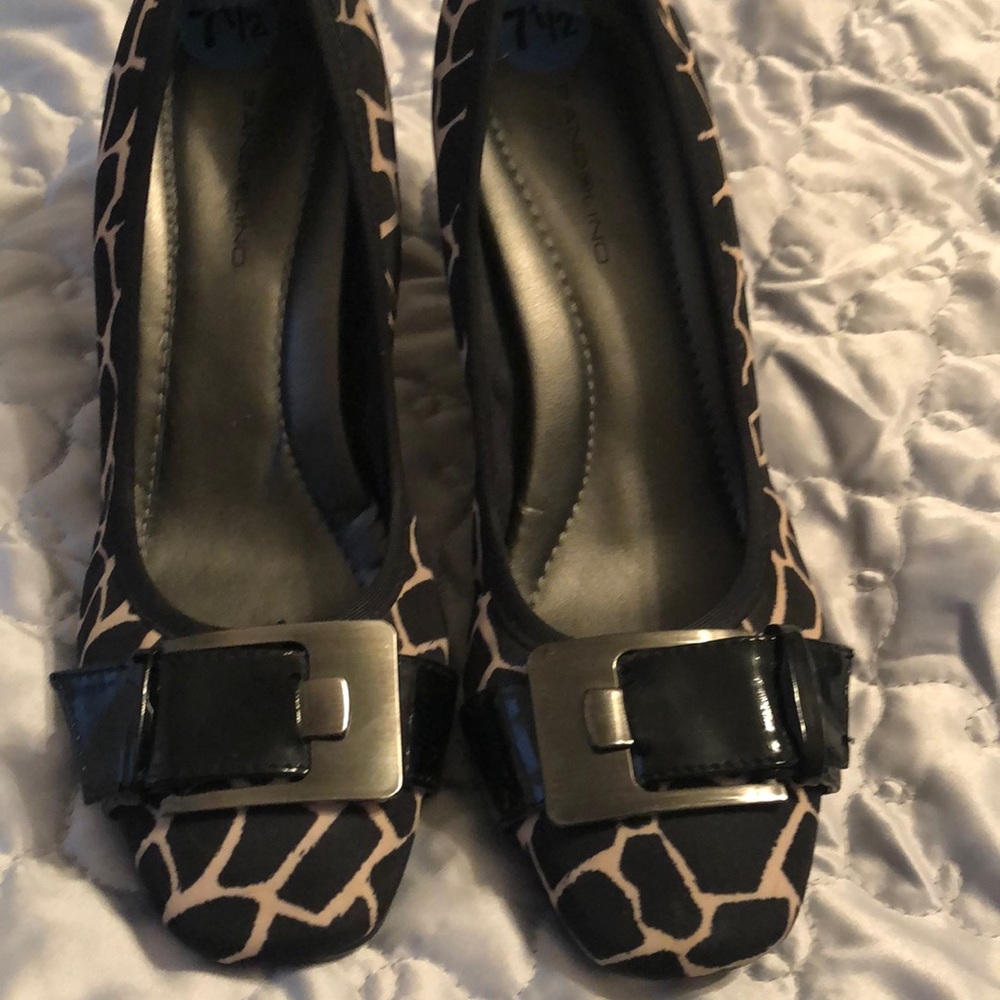 Bandolino printed cloth wedge